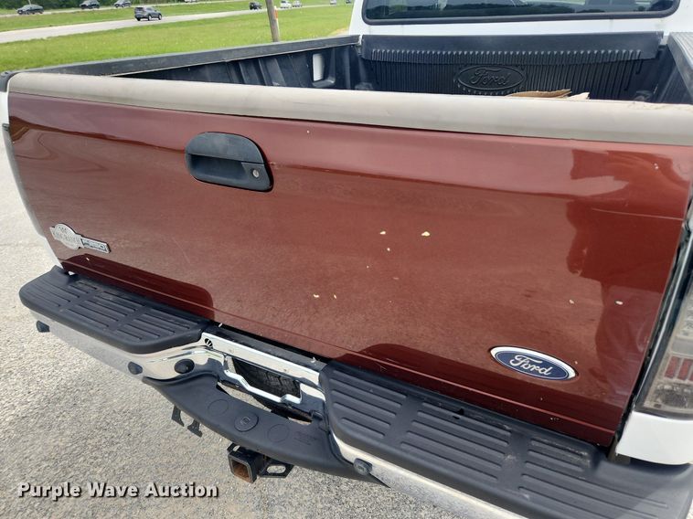 image for item LX9563 2006 Ford F250 Super Duty  Crew Cab pickup truck