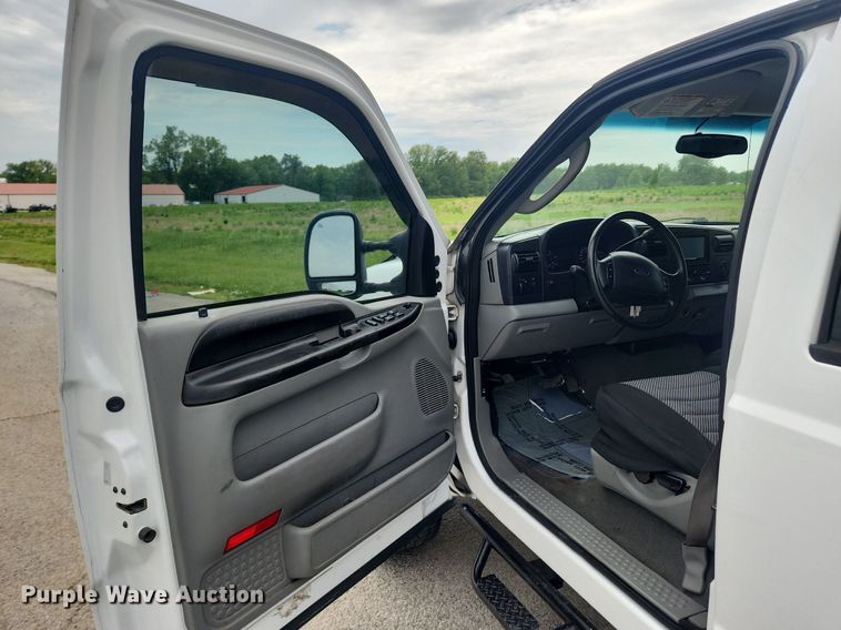 image for item LX9563 2006 Ford F250 Super Duty  Crew Cab pickup truck