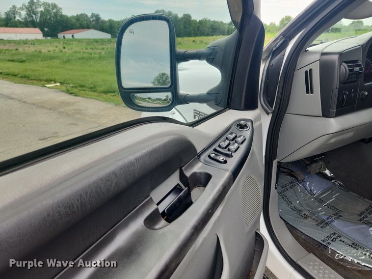 image for item LX9563 2006 Ford F250 Super Duty  Crew Cab pickup truck