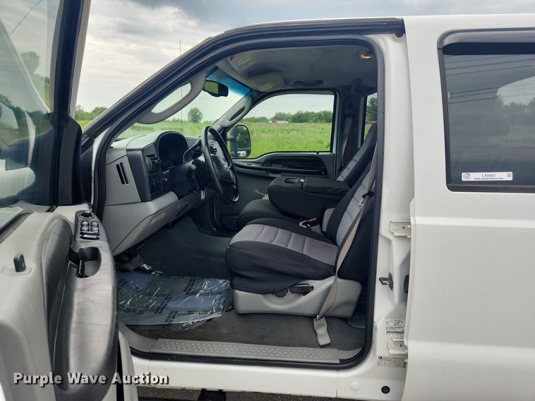 image for item LX9563 2006 Ford F250 Super Duty  Crew Cab pickup truck