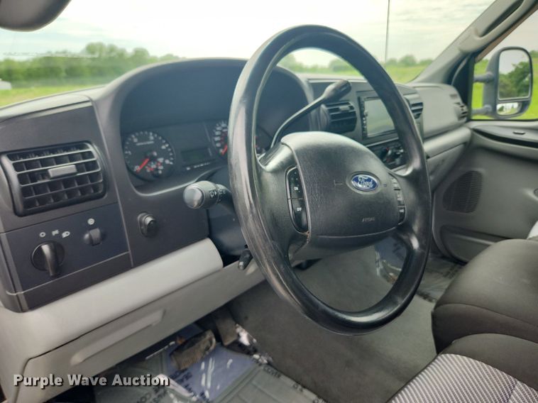 image for item LX9563 2006 Ford F250 Super Duty  Crew Cab pickup truck