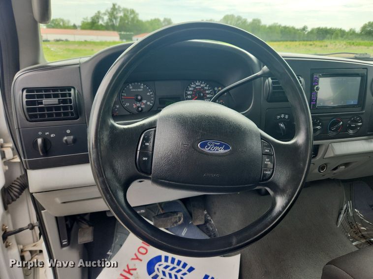 image for item LX9563 2006 Ford F250 Super Duty  Crew Cab pickup truck