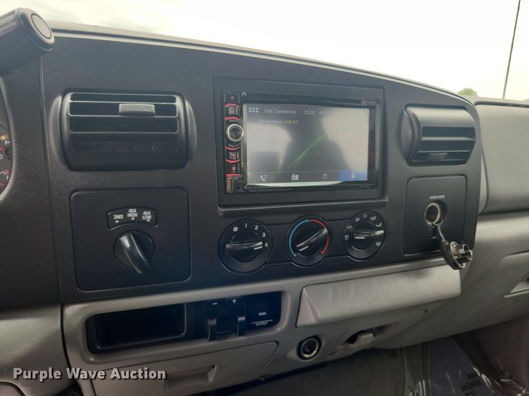 image for item LX9563 2006 Ford F250 Super Duty  Crew Cab pickup truck