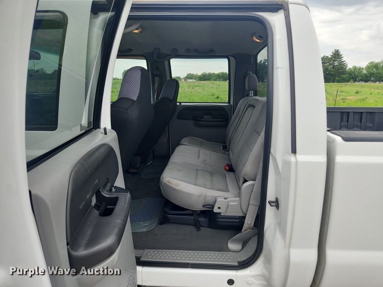 image for item LX9563 2006 Ford F250 Super Duty  Crew Cab pickup truck