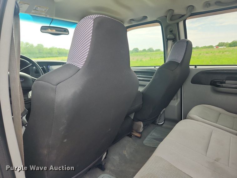 image for item LX9563 2006 Ford F250 Super Duty  Crew Cab pickup truck