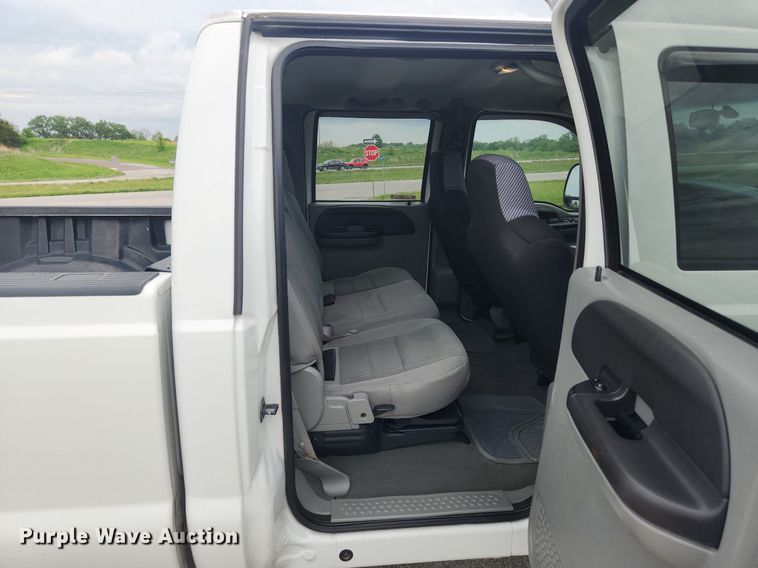 image for item LX9563 2006 Ford F250 Super Duty  Crew Cab pickup truck