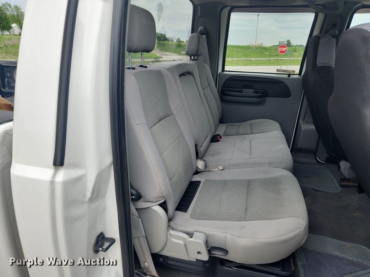 image for item LX9563 2006 Ford F250 Super Duty  Crew Cab pickup truck