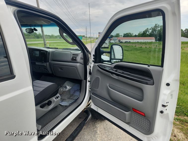 image for item LX9563 2006 Ford F250 Super Duty  Crew Cab pickup truck