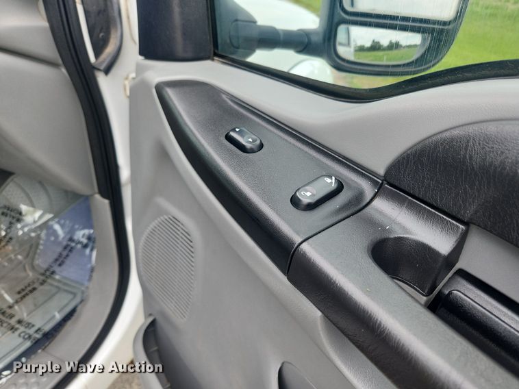 image for item LX9563 2006 Ford F250 Super Duty  Crew Cab pickup truck