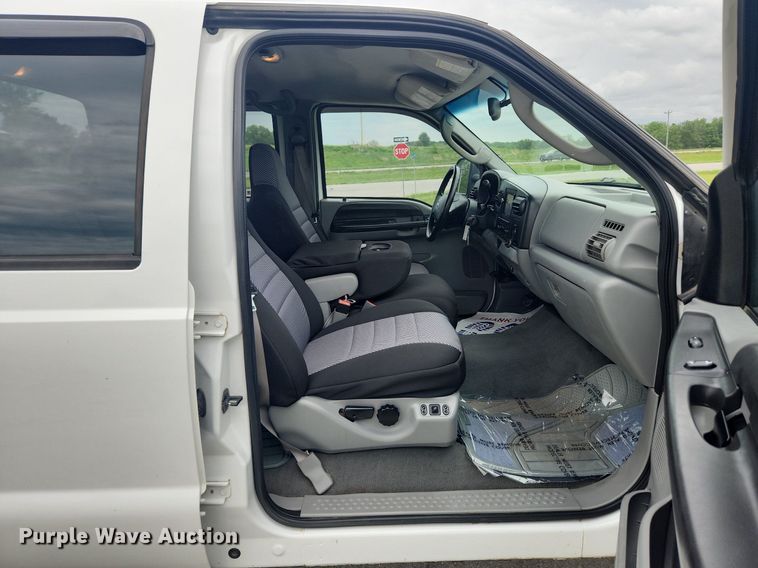 image for item LX9563 2006 Ford F250 Super Duty  Crew Cab pickup truck