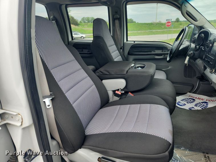 image for item LX9563 2006 Ford F250 Super Duty  Crew Cab pickup truck