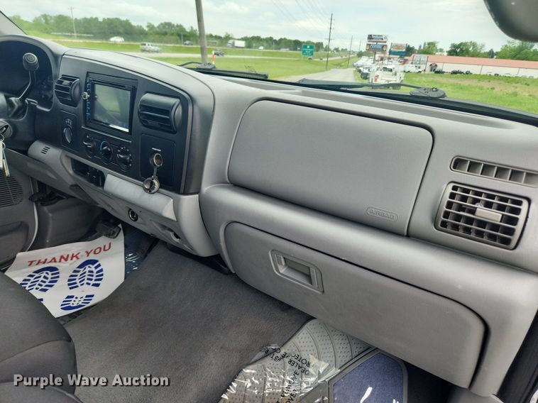 image for item LX9563 2006 Ford F250 Super Duty  Crew Cab pickup truck