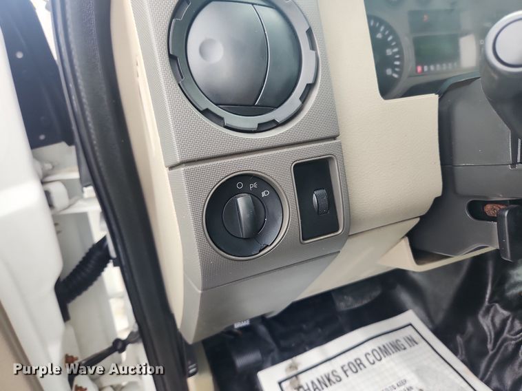 image for item LX9564 2008 Ford F250 Super Duty XL  pickup truck