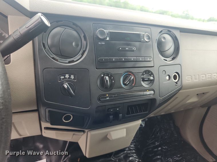 image for item LX9564 2008 Ford F250 Super Duty XL  pickup truck