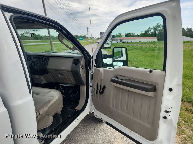 image for item LX9564 2008 Ford F250 Super Duty XL  pickup truck