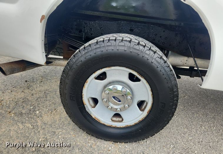 image for item LX9564 2008 Ford F250 Super Duty XL  pickup truck