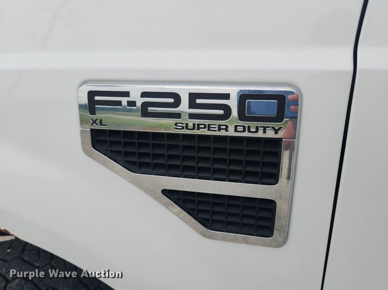 image for item LX9564 2008 Ford F250 Super Duty XL  pickup truck