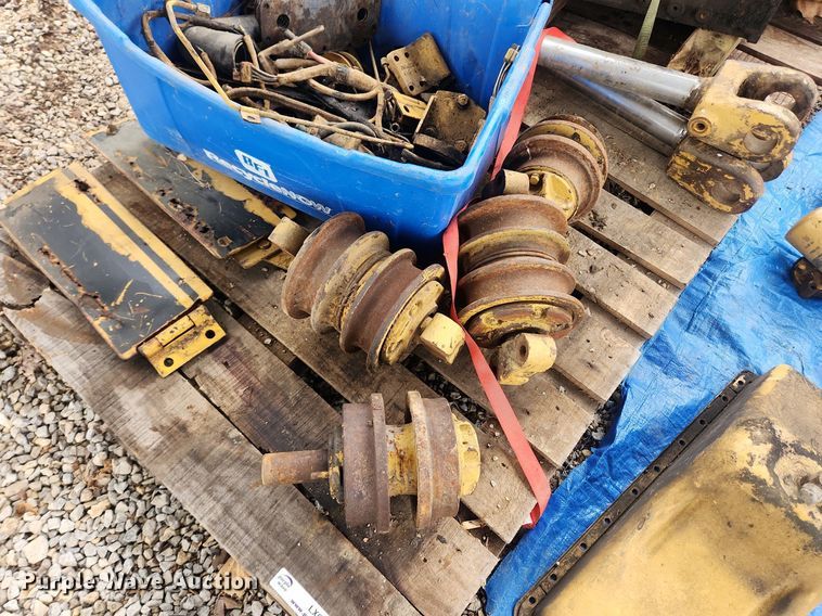 image for item LX9571 Track loader parts