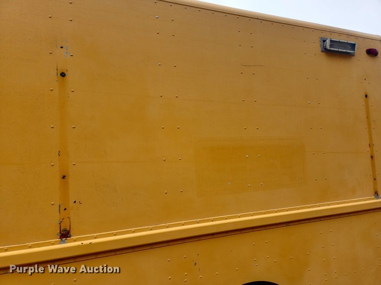 image for item LX9575 1998 Freightliner MT45  delivery truck