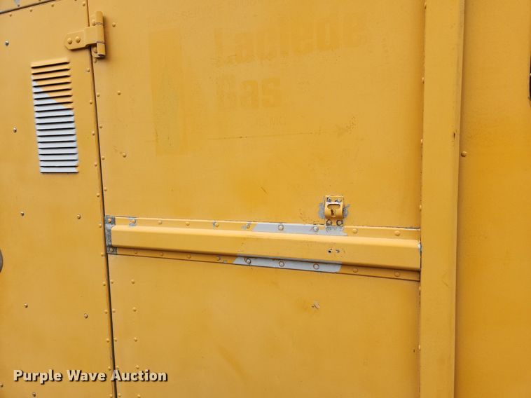 image for item LX9575 1998 Freightliner MT45  delivery truck