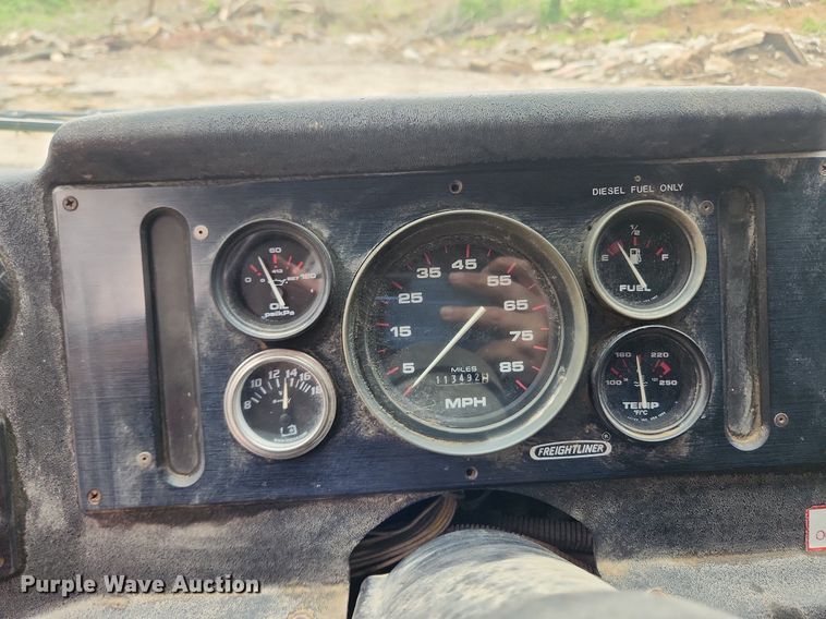 image for item LX9575 1998 Freightliner MT45  delivery truck