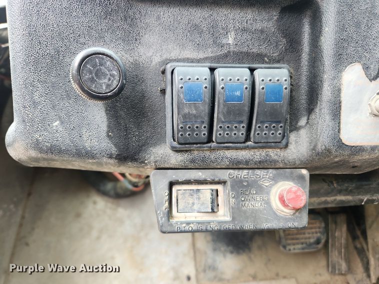 image for item LX9575 1998 Freightliner MT45  delivery truck