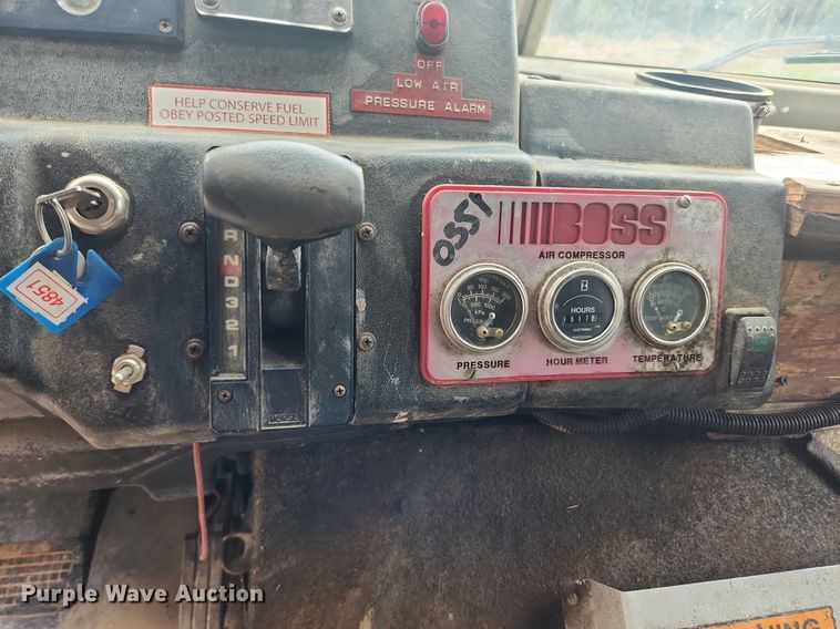 image for item LX9575 1998 Freightliner MT45  delivery truck