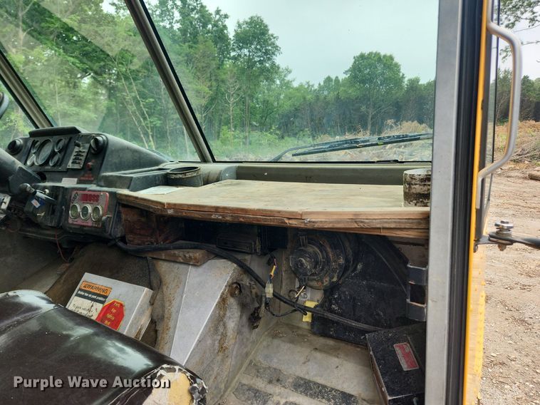 image for item LX9575 1998 Freightliner MT45  delivery truck