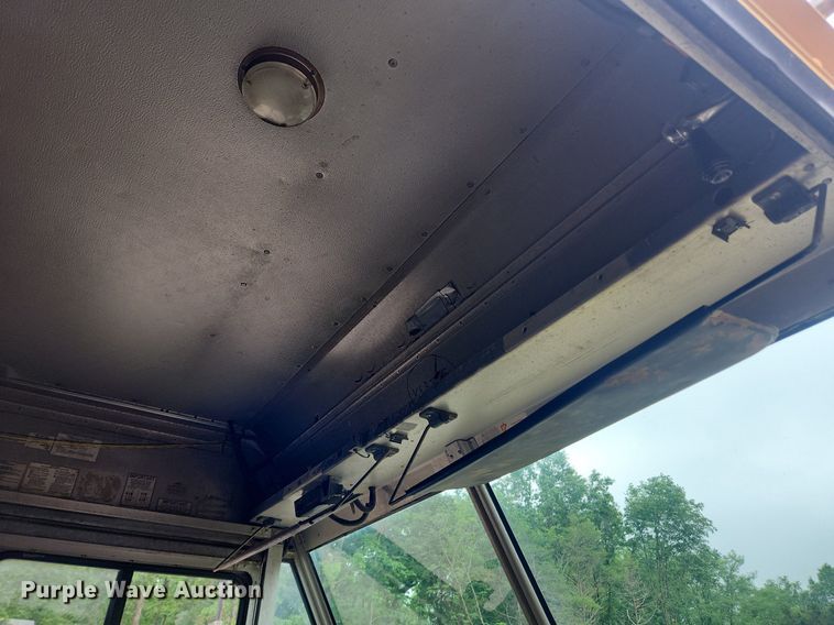 image for item LX9575 1998 Freightliner MT45  delivery truck