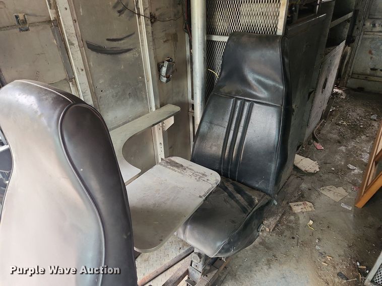 image for item LX9575 1998 Freightliner MT45  delivery truck