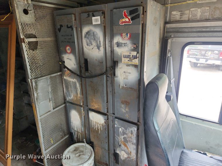 image for item LX9575 1998 Freightliner MT45  delivery truck