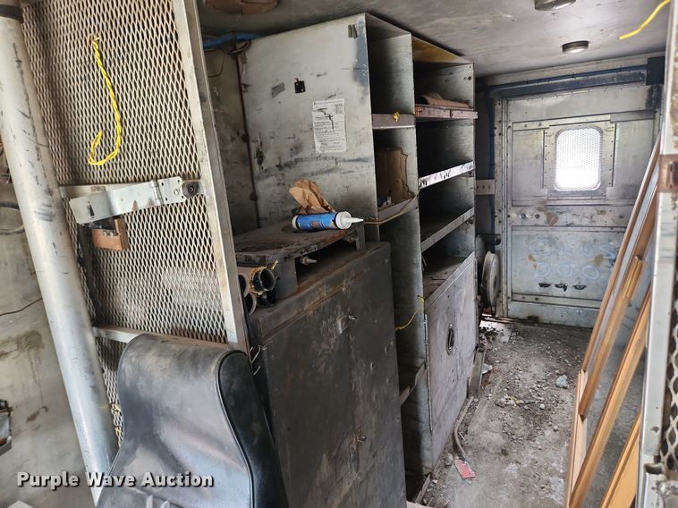 image for item LX9575 1998 Freightliner MT45  delivery truck