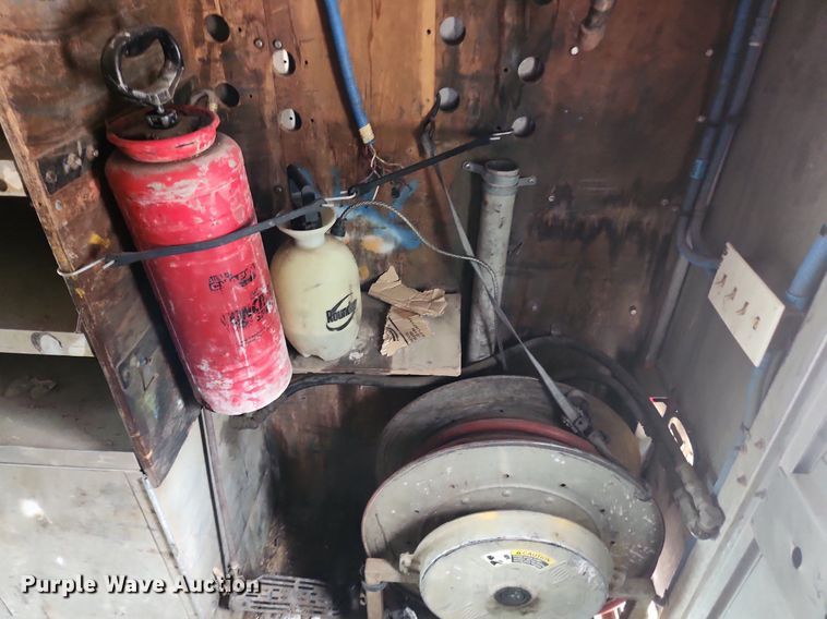 image for item LX9575 1998 Freightliner MT45  delivery truck