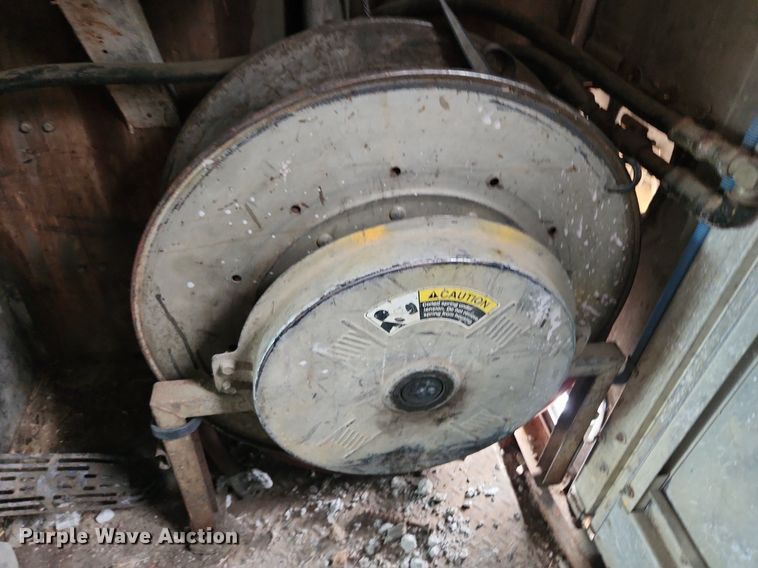 image for item LX9575 1998 Freightliner MT45  delivery truck