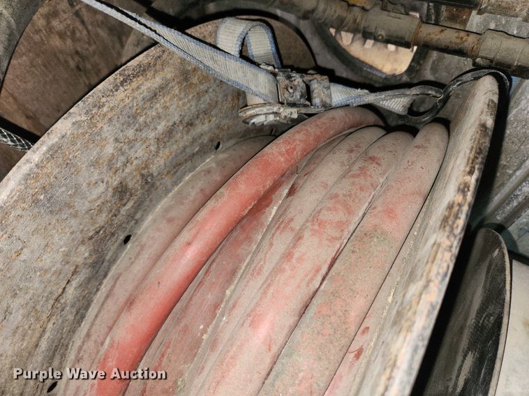 image for item LX9575 1998 Freightliner MT45  delivery truck