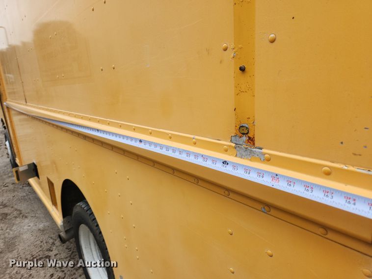 image for item LX9575 1998 Freightliner MT45  delivery truck