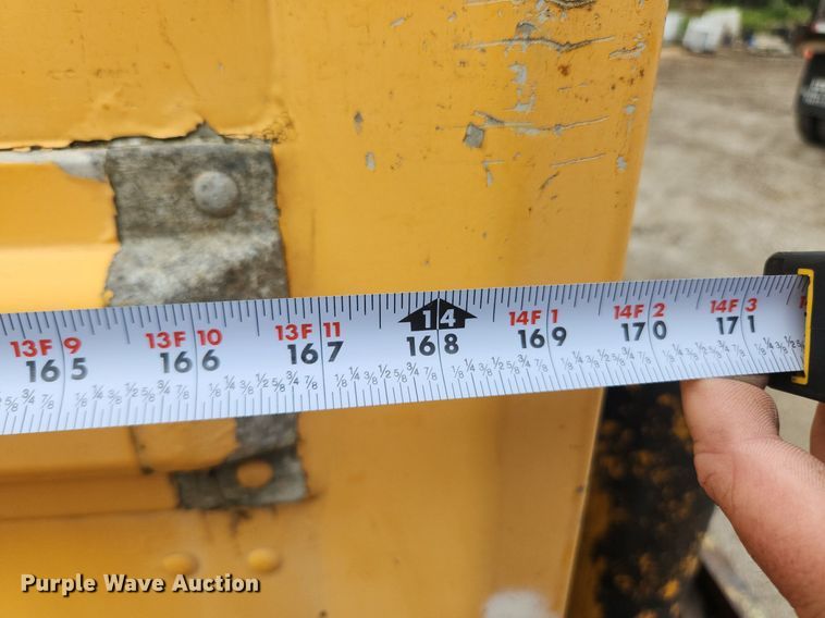 image for item LX9575 1998 Freightliner MT45  delivery truck