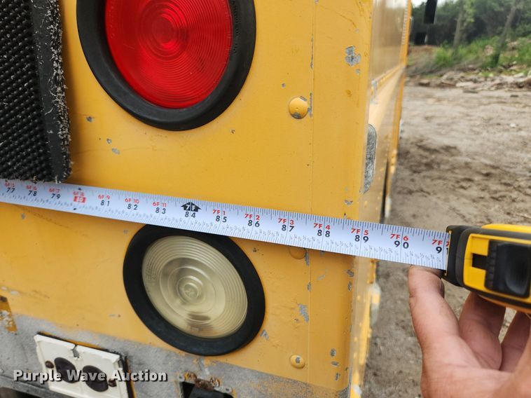 image for item LX9575 1998 Freightliner MT45  delivery truck