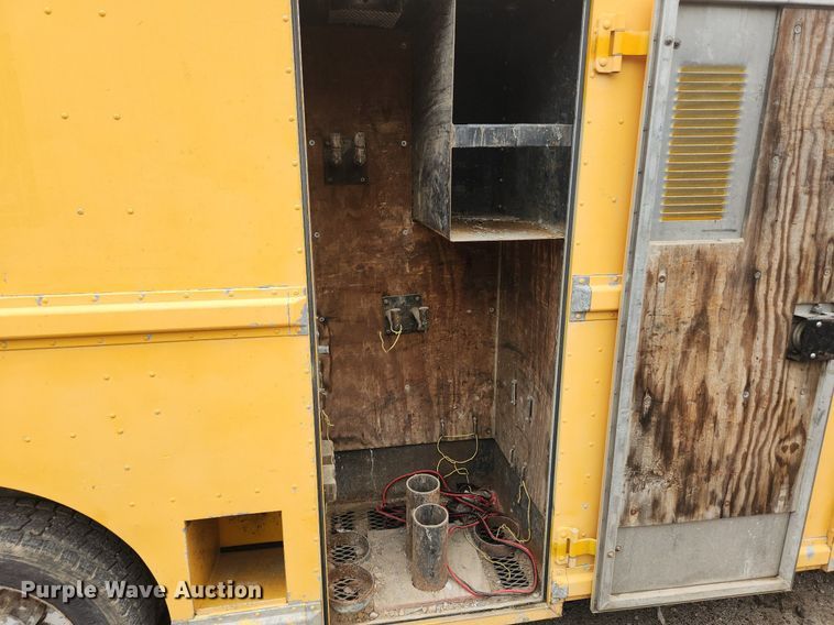 image for item LX9575 1998 Freightliner MT45  delivery truck