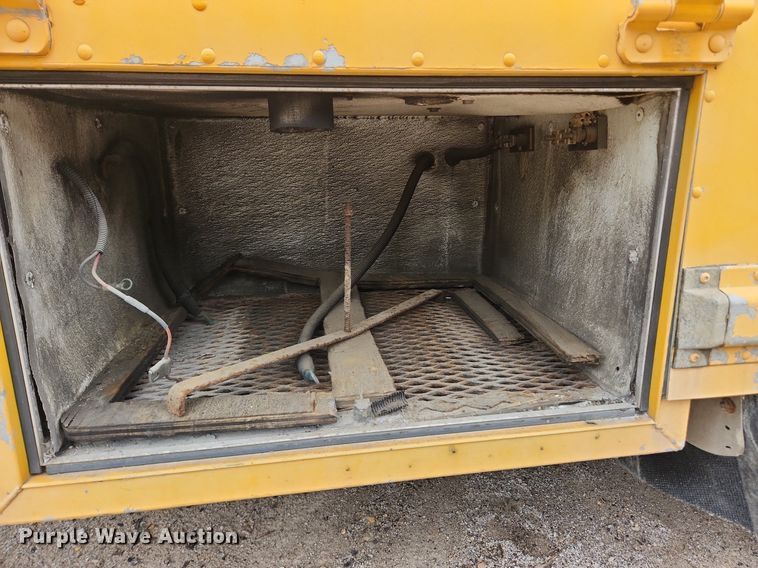 image for item LX9575 1998 Freightliner MT45  delivery truck