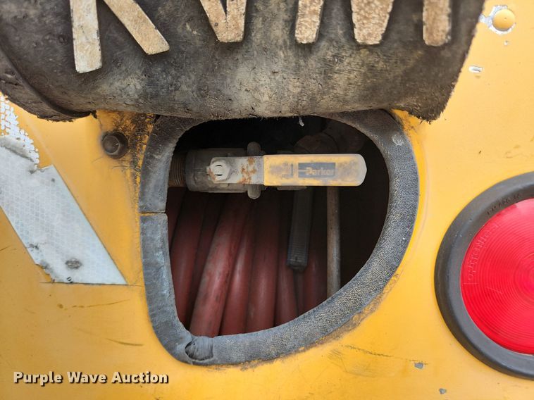 image for item LX9575 1998 Freightliner MT45  delivery truck