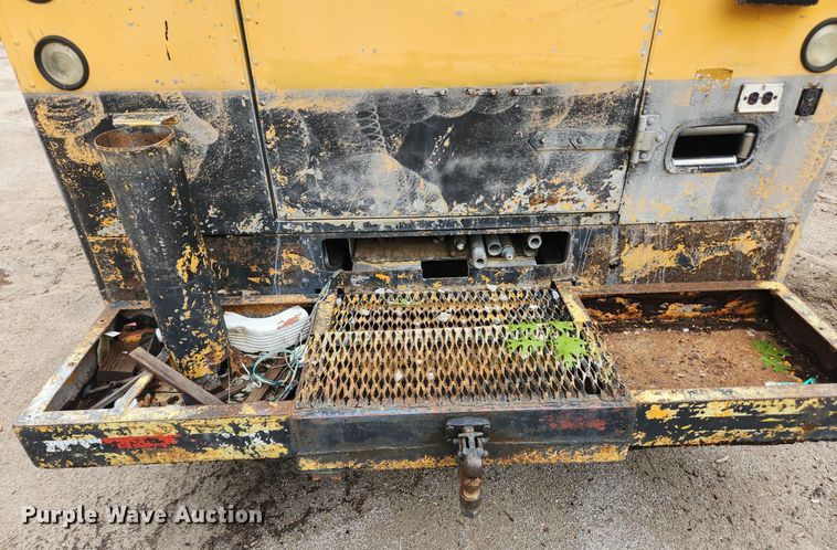 image for item LX9575 1998 Freightliner MT45  delivery truck