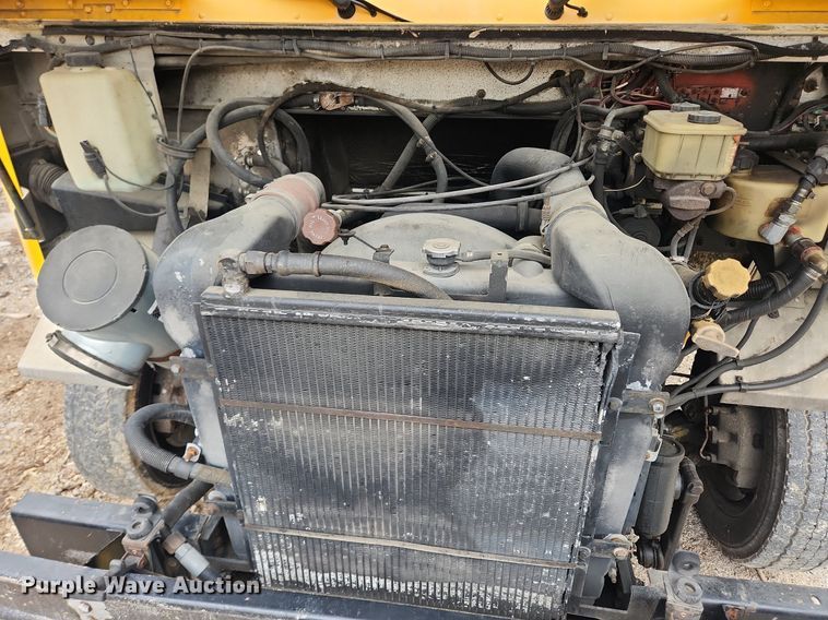 image for item LX9575 1998 Freightliner MT45  delivery truck