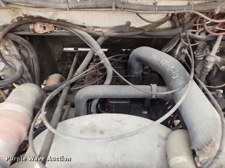 image for item LX9575 1998 Freightliner MT45  delivery truck