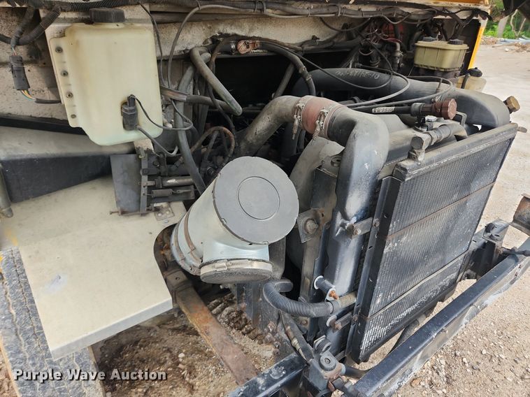 image for item LX9575 1998 Freightliner MT45  delivery truck