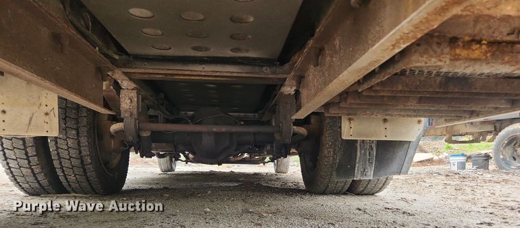 image for item LX9575 1998 Freightliner MT45  delivery truck