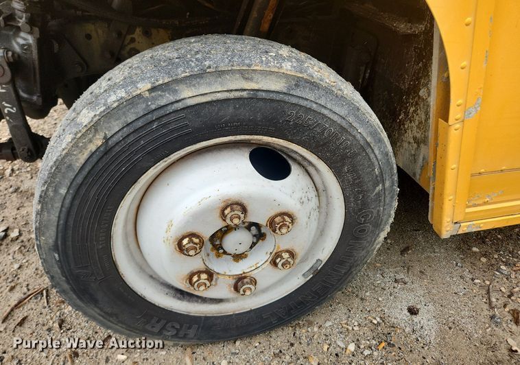 image for item LX9575 1998 Freightliner MT45  delivery truck