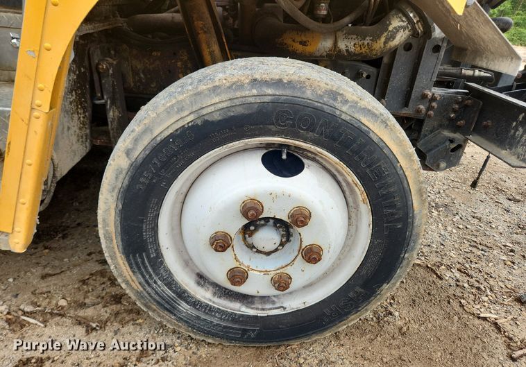 image for item LX9575 1998 Freightliner MT45  delivery truck