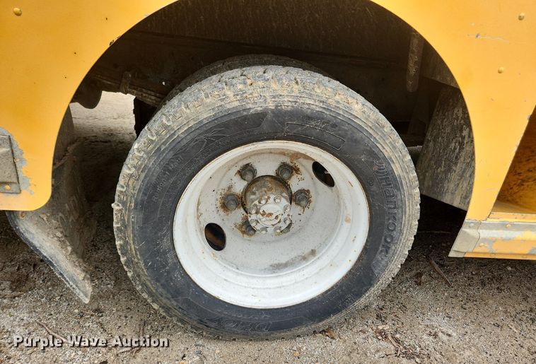 image for item LX9575 1998 Freightliner MT45  delivery truck