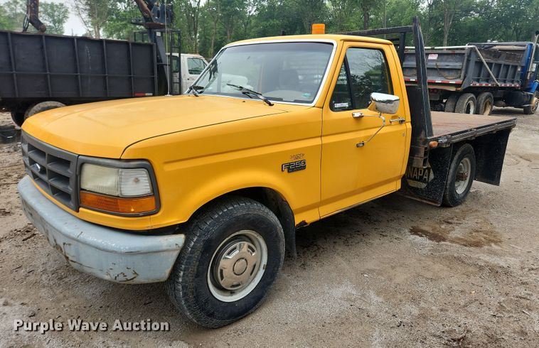 image for item LX9576 1993 Ford F250 XL  dump flatbed pickup truck